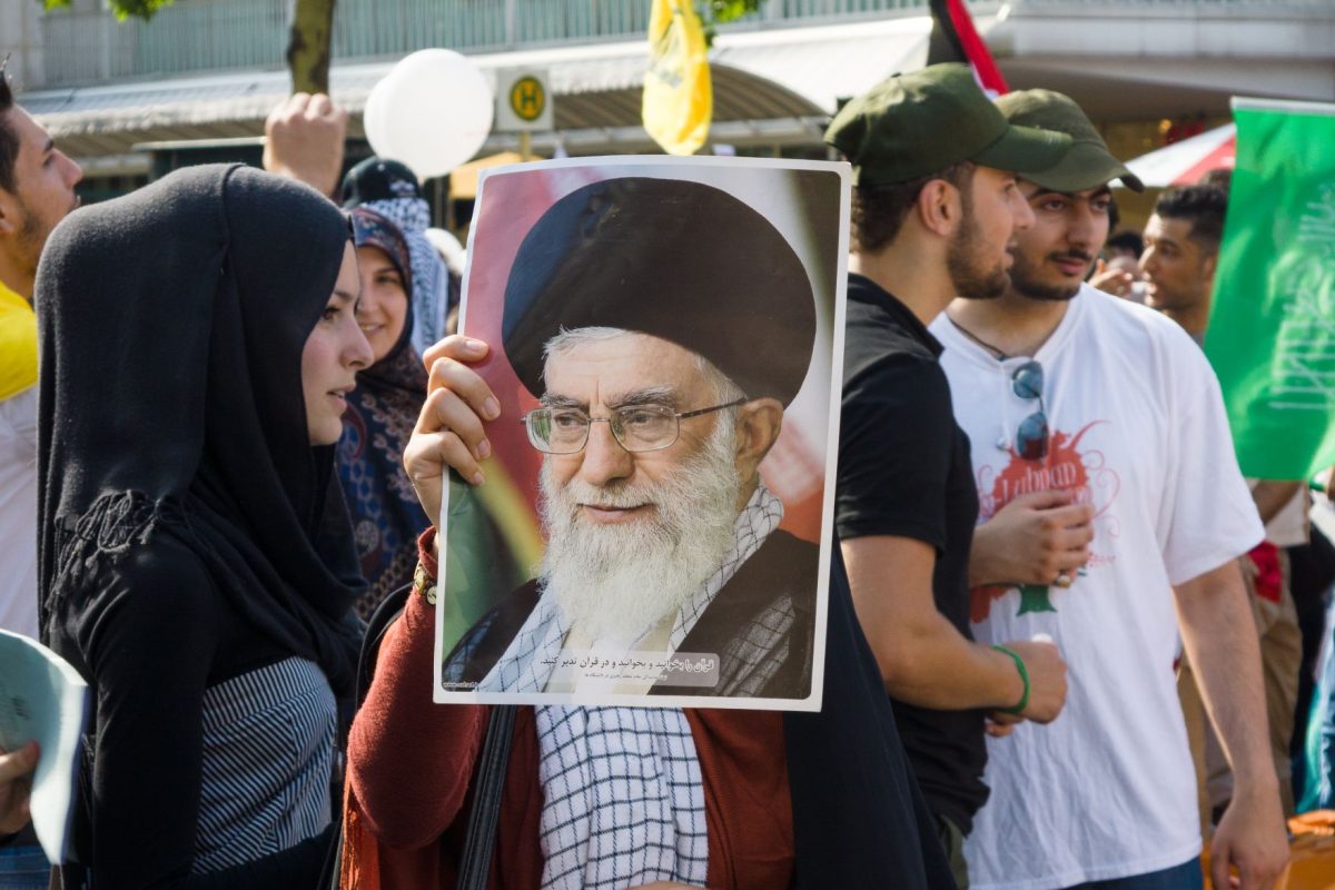 Nyomtalanul eltűnt Irán legfőbb vezetője