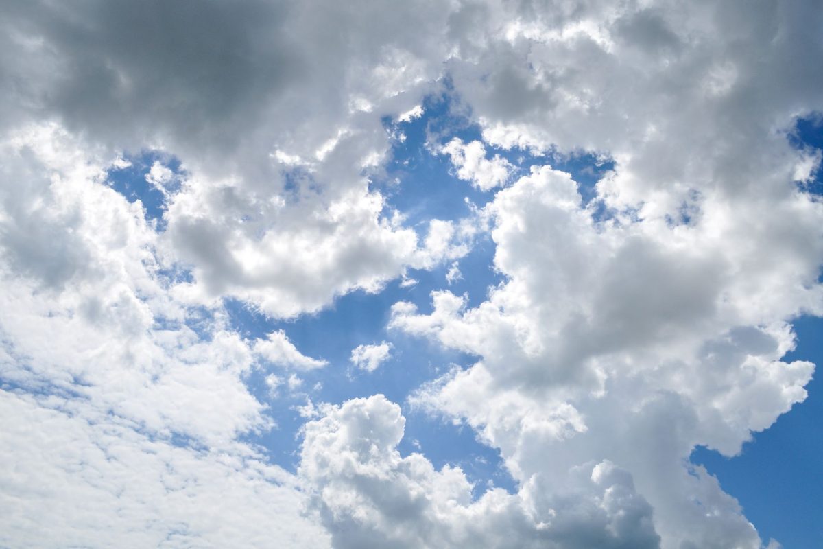 Felhősen indul a szombat reggel, de napközben visszatér a napsütés