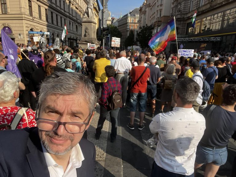 Hadházy Ákos szerint minél inkább meg kell zavarni Budapest közlekedését