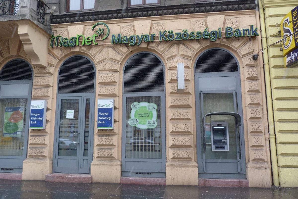 Megpróbálták kirabolni a solymári MagNet Bankot