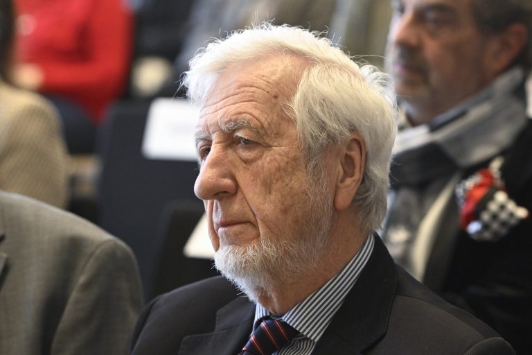 Már nincs kórházban Jeszenszky Géza, fotó is készült róla