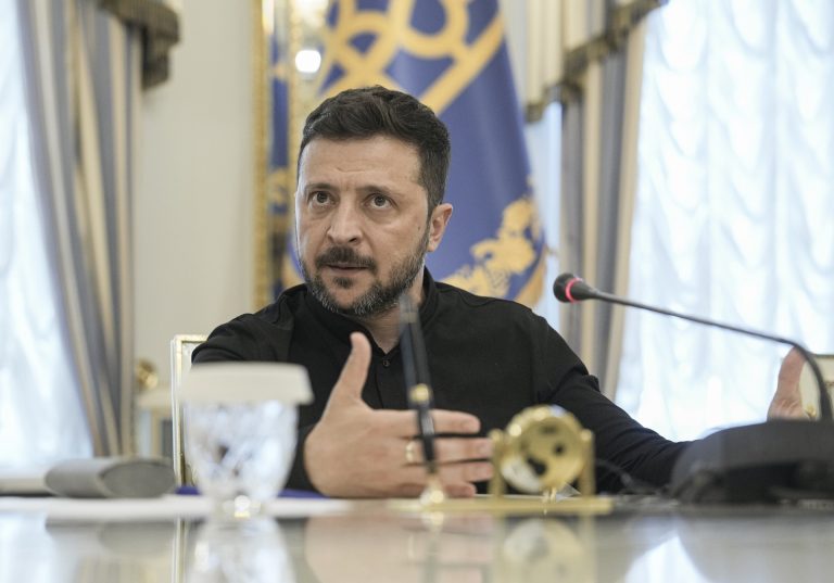 Horribilis pénzt kap fegyvergyártásra Ukrajna az oroszok miatt