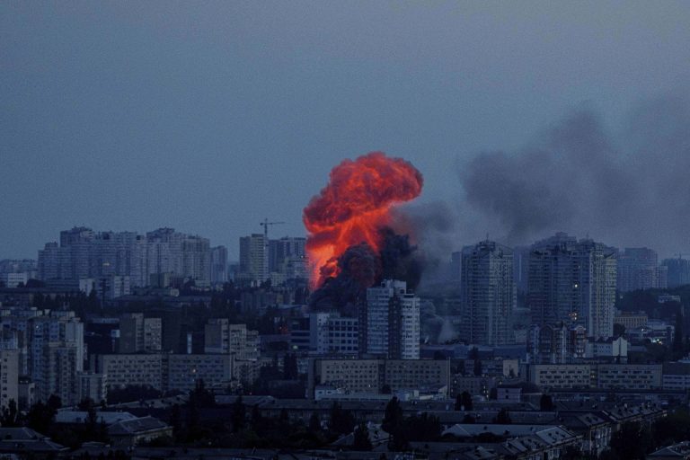 Putyin beváltotta az ígéretét, nagyszabású orosz légicsapás érte Ukrajnát