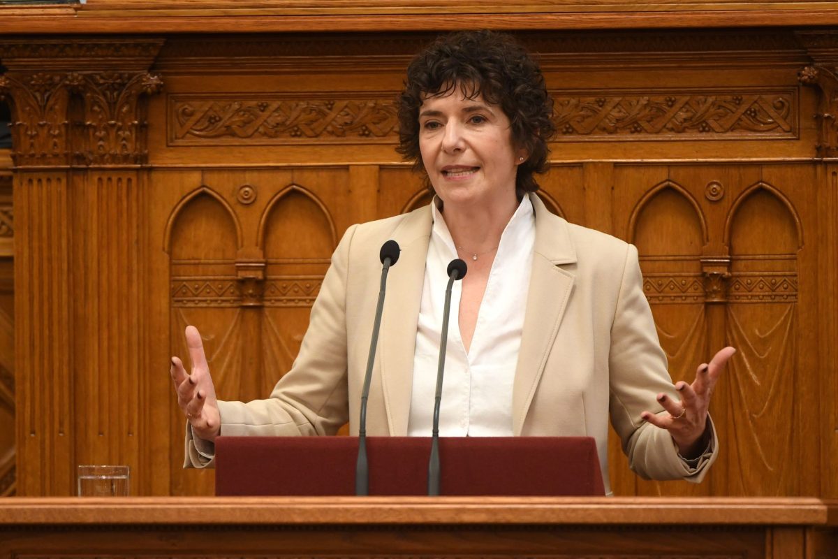 Rekordrészvétellel választották meg Dobrev Klárát a DK új elnökének