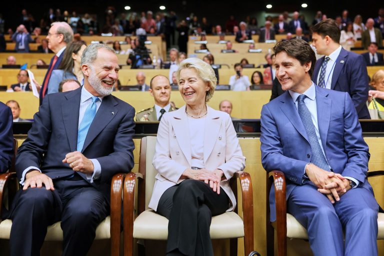 Von der Leyen behúzza Trump elől a világgazdaság harmadát