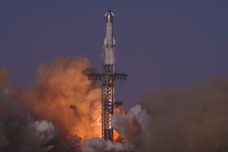 Musk új terve: robotokat, majd embereket küldene a Marsra már jövőre