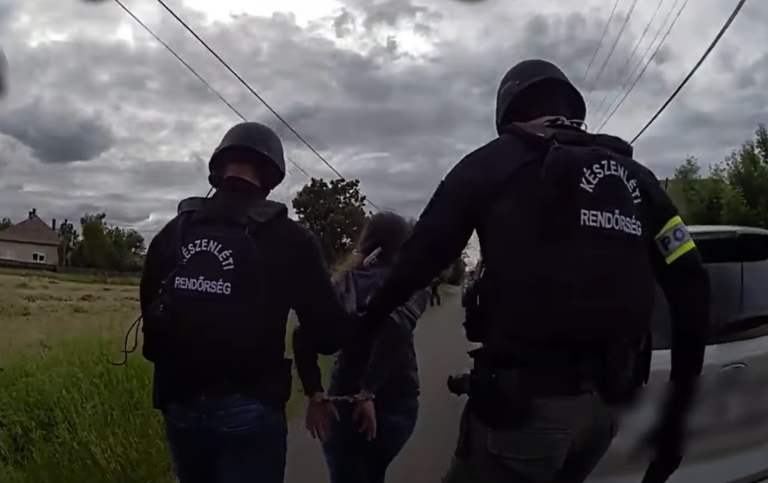 Magyarországon bujkált a németországi gyilkossággal gyanúsított fiatal magyar nő – videó is készült az elfogásról