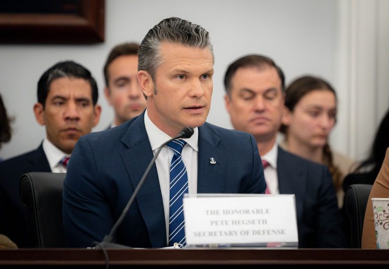 Az USA hadserege megszállhatja Grönlandot és Panamát?