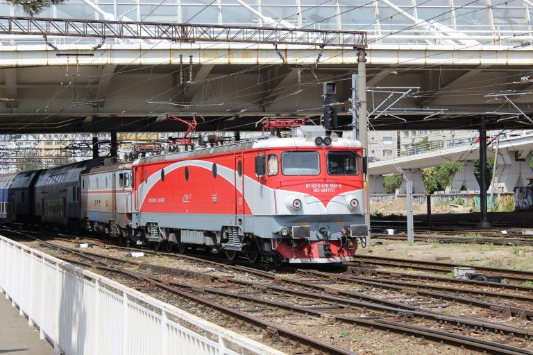 Végállomás felé robog a román vasút? Fizetésképtelenség fenyegeti az állami céget