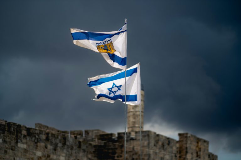 Pokoli támadást indított Irán Izrael ellen az éjjel, rengeteg a sérült