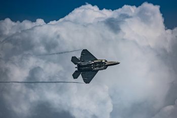 Irán már hatalmas erővel támadja Izraelt, az USA nem vár tovább