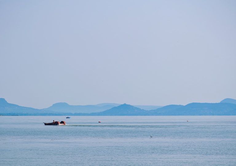 Újra ellephették az algák a Balatont