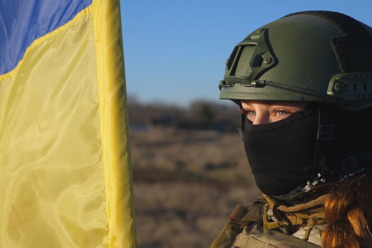 Egy Ukrajnában harcoló ukrán férfi felesége kérdezett nyilvánosan Trump-tól