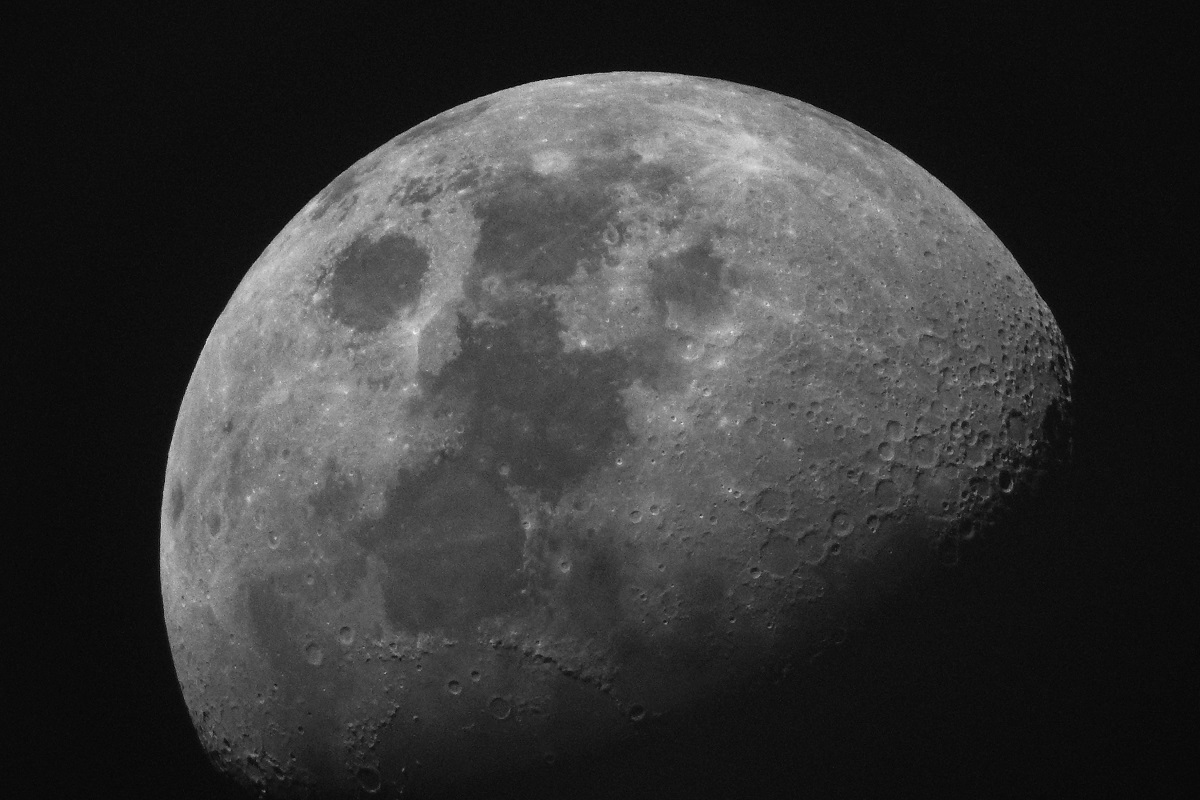 Megtudtuk, mi rejtőzik a Hold belsejében