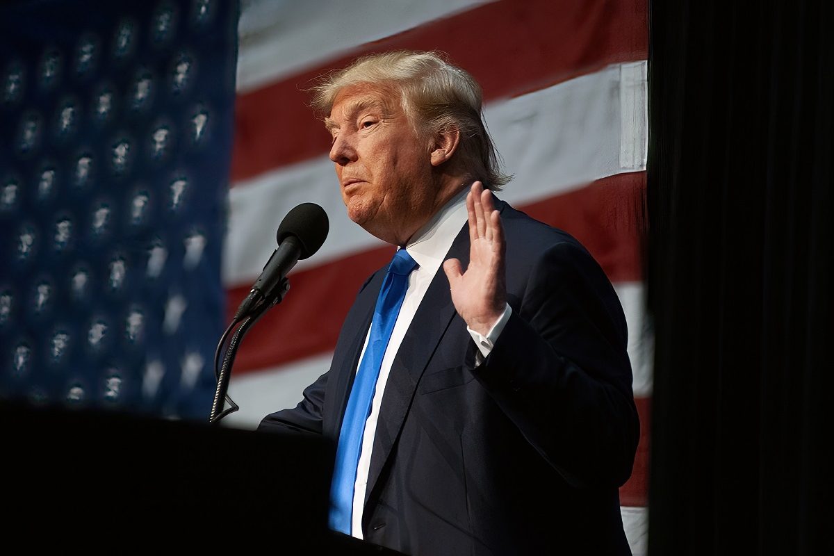 Trump szerint jobb lenne, ha Putyin inkább Oroszország ügyében intézkedne