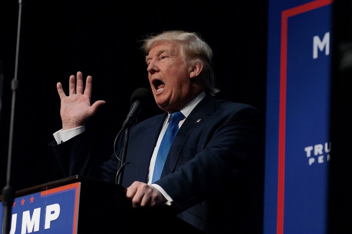 Trump üzeni, az USA akár meg is ölhetné az iráni vezetőt, de egyelőre várnak