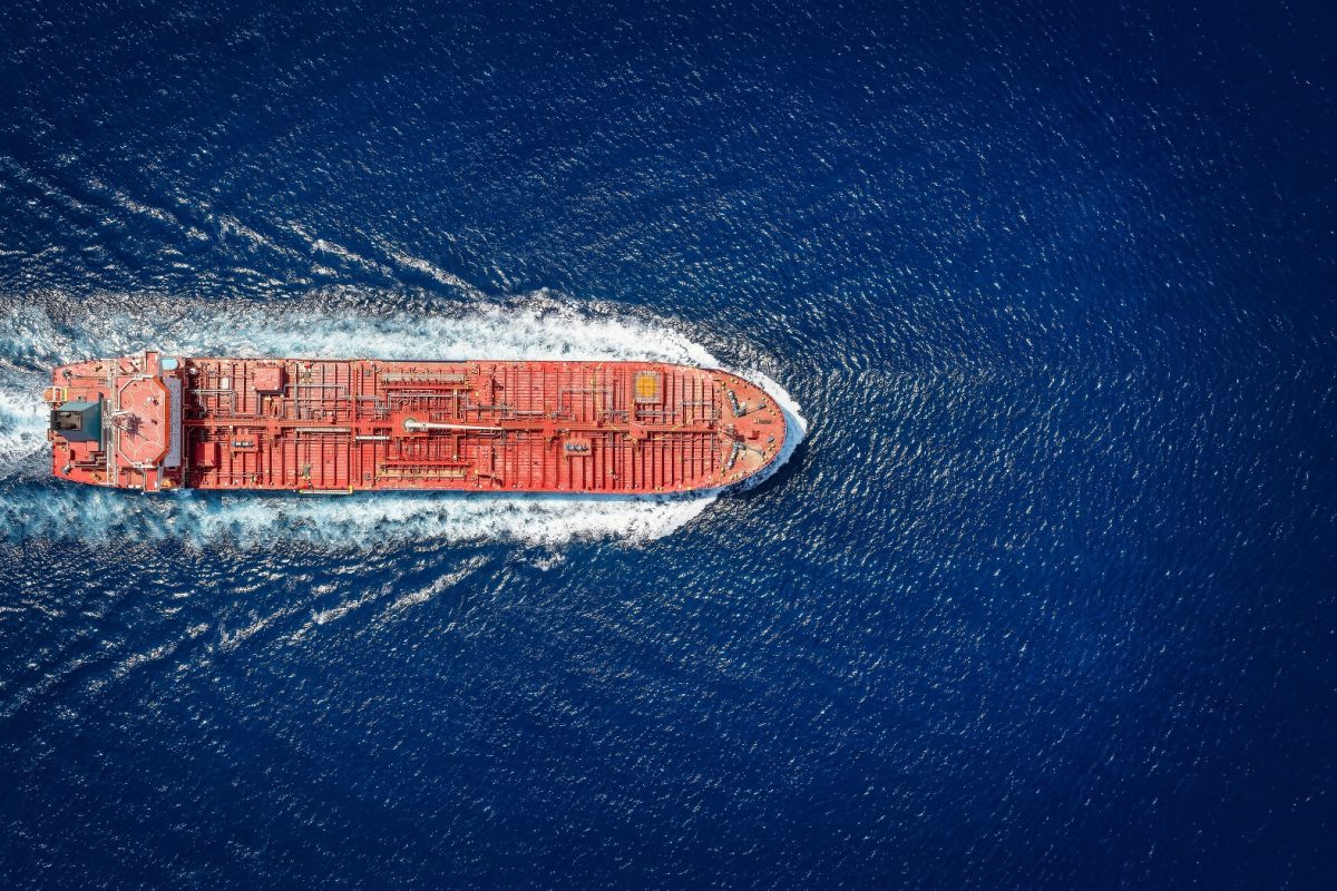 Már csak ez hiányzott, olajszállító hajók ütköztek az iráni partok közelében