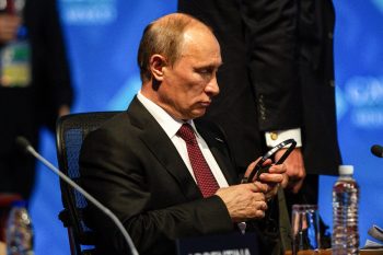 Irán Putyin elé áll Moszkvában az amerikai támadások miatt, Kína is dühös