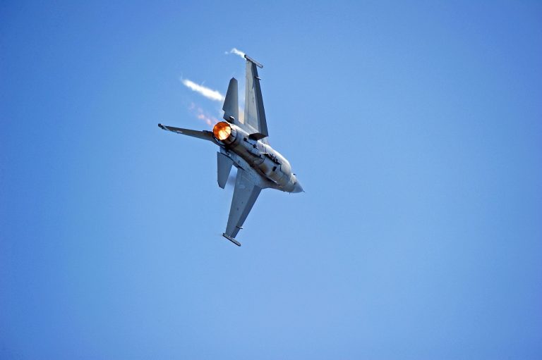 Rendkívüli a helyzet a Közel-Keleten, Trump már katonai csapást fontolgat Irán ellen