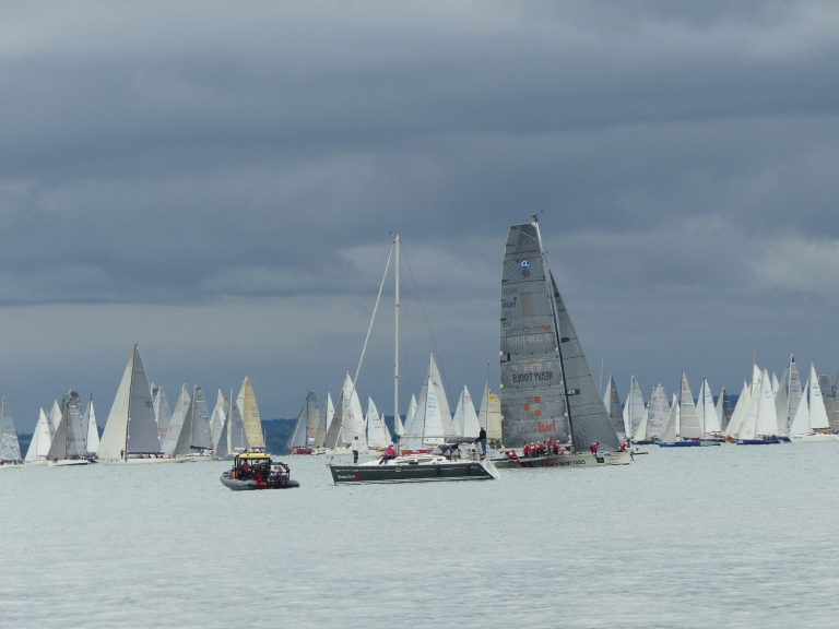 Olyan súlyos viharkárok történtek a Kékszalag előtt, hogy több hajó sem tud elindulni a versenyen