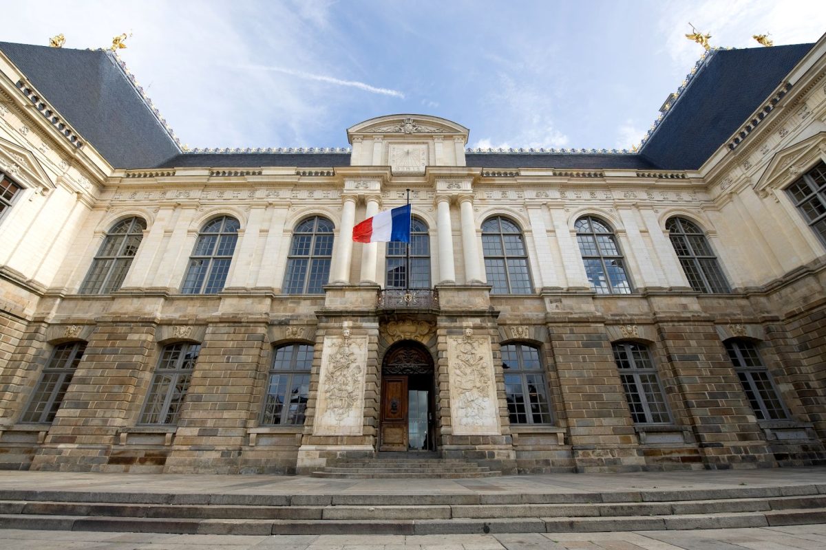 Bizalmatlansági indítványt nyújtott be a baloldal a francia kormány ellen