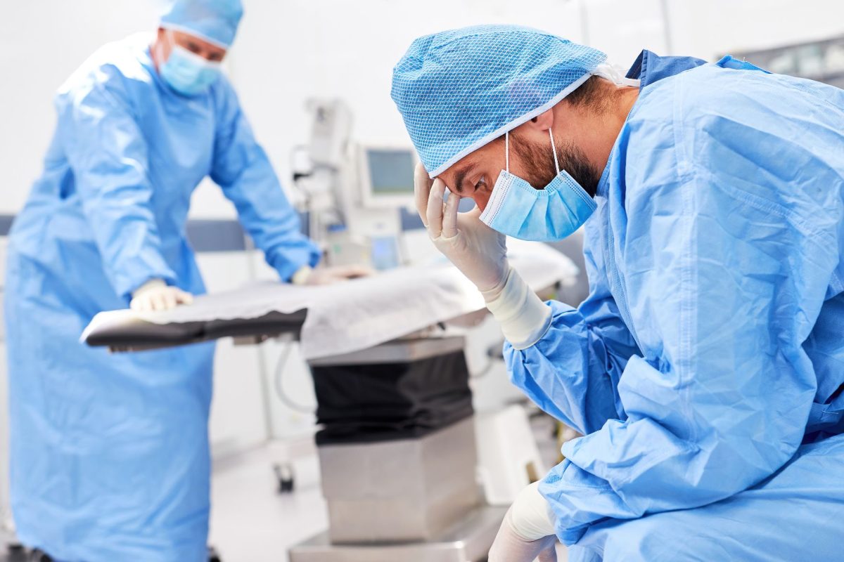 MOK: a túlórázó orvosok tartják életben az egészségügyi rendszert