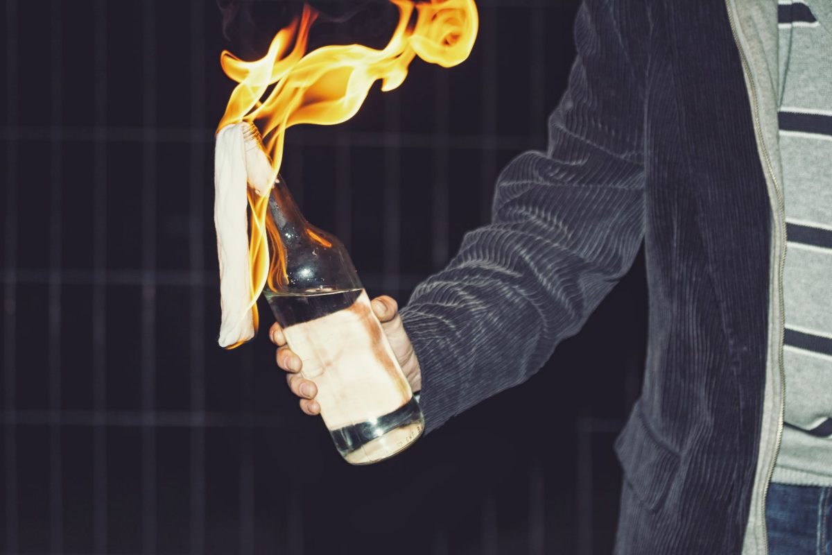 Molotov-koktéllal támadta meg volt élettársát, majd halálra késelt egy férfit