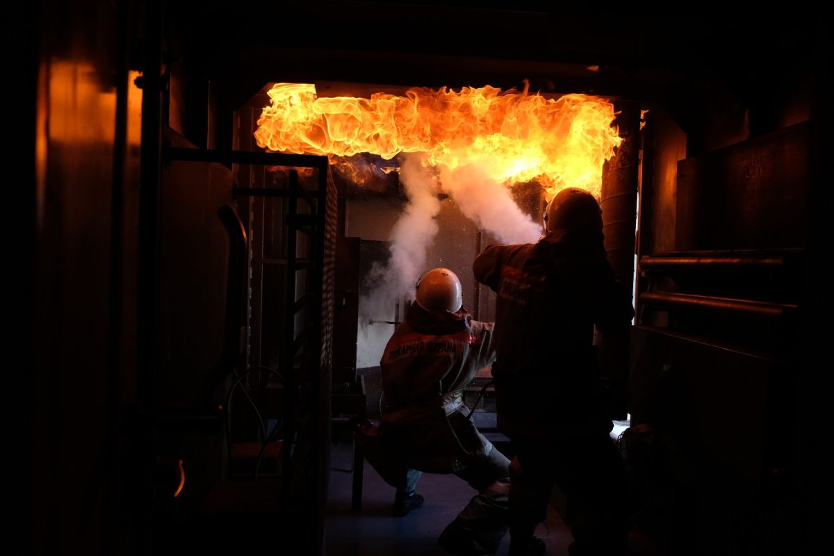 Lángba borult egy indonéz komp, több ember életét vesztette