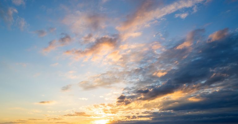 Zivatarokkal és lehűléssel ér véget a hét