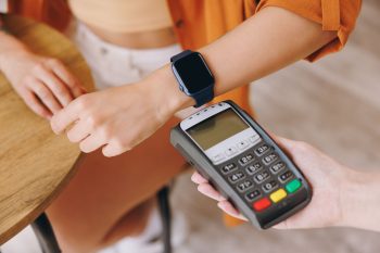 Gránit Bank: már okosórával is fizethetünk – jön a Garmin és Xiaomi Pay