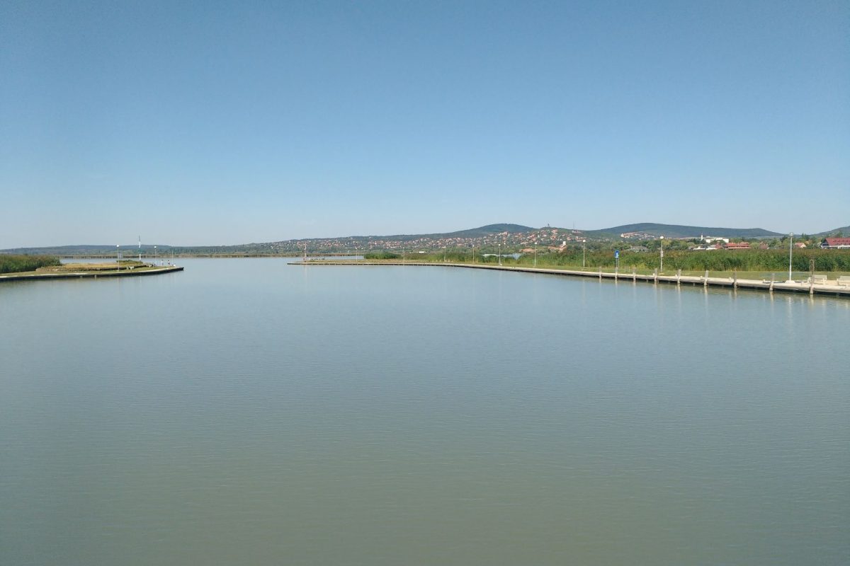 Lebontották a jogellenesen épített kerítést a Velence Korzón