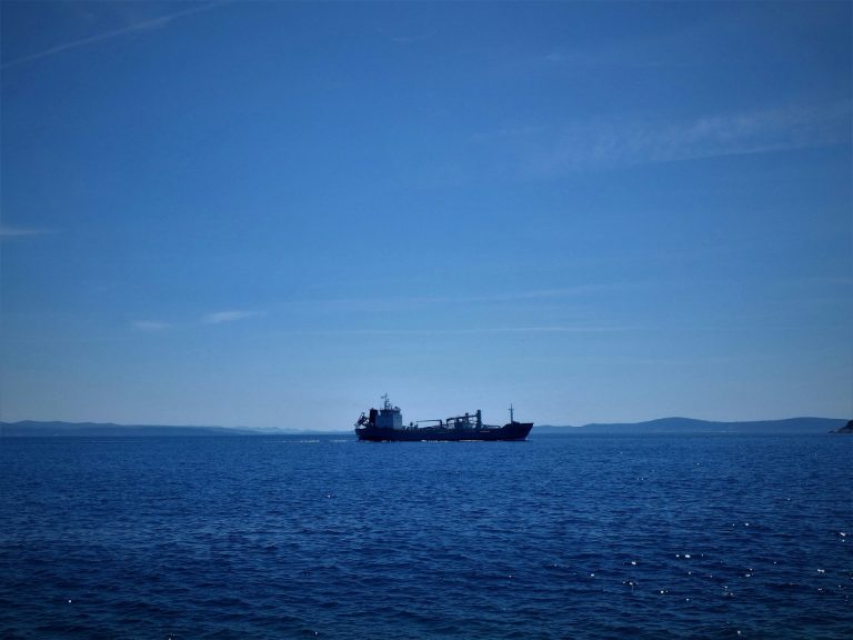 Kína nem hagy fel az orosz olajjal, Trump vámfenyegetései ellenére sem