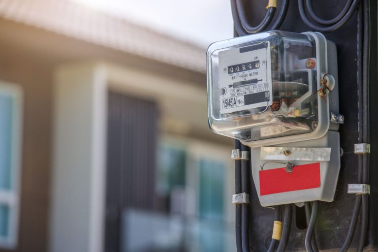 Áramlopás és szabálysértés miatt tett feljelentést Tiszafüred polgármestere a Tisza Párt ellen