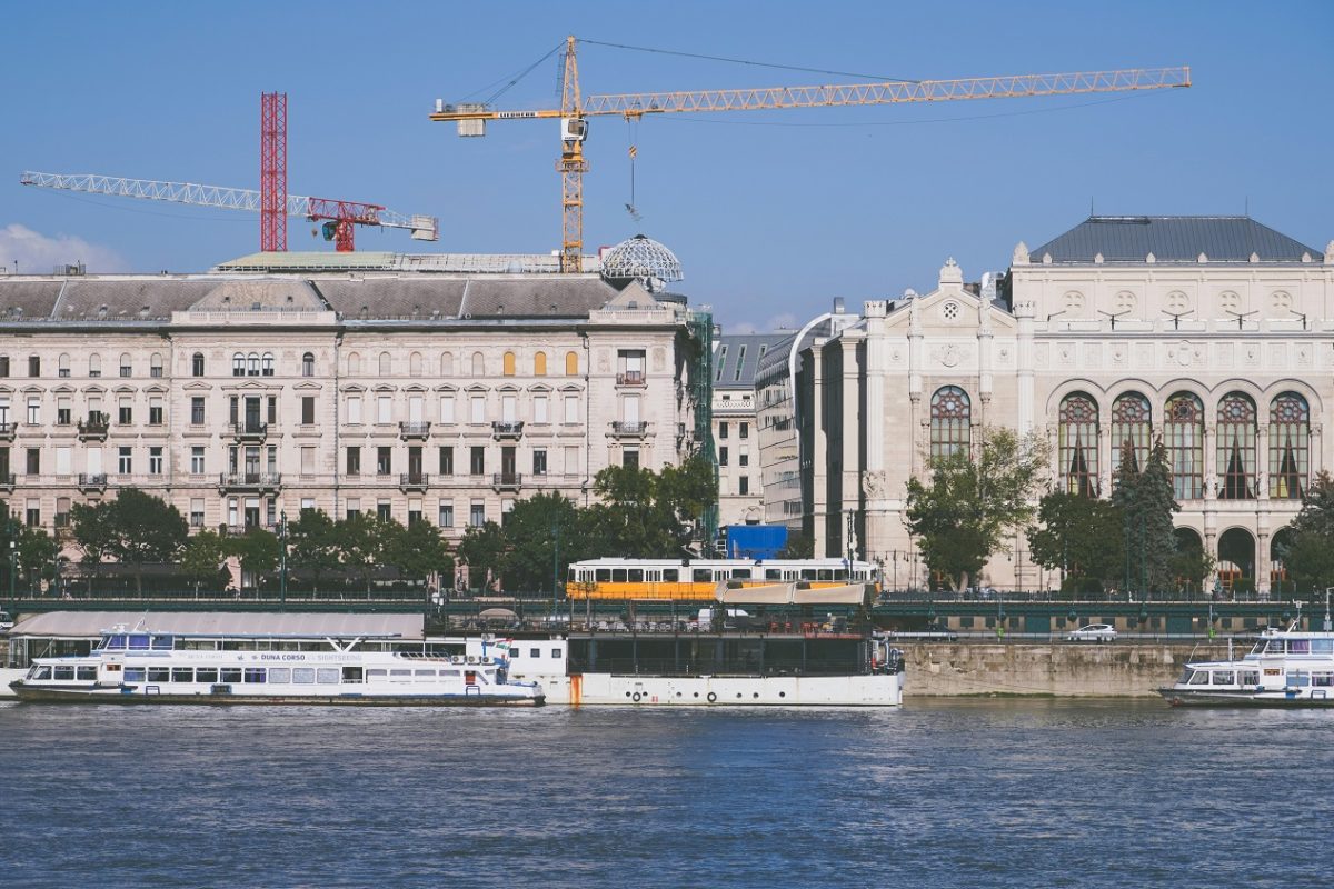 702 800 forint volt májusban a bruttó átlagkereset Magyarországon