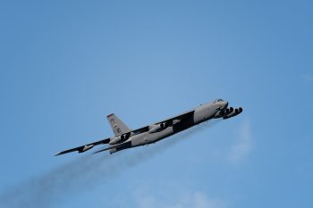 Nő a feszültség, Trump atomfegyvereket telepített az Egyesült Királyságba