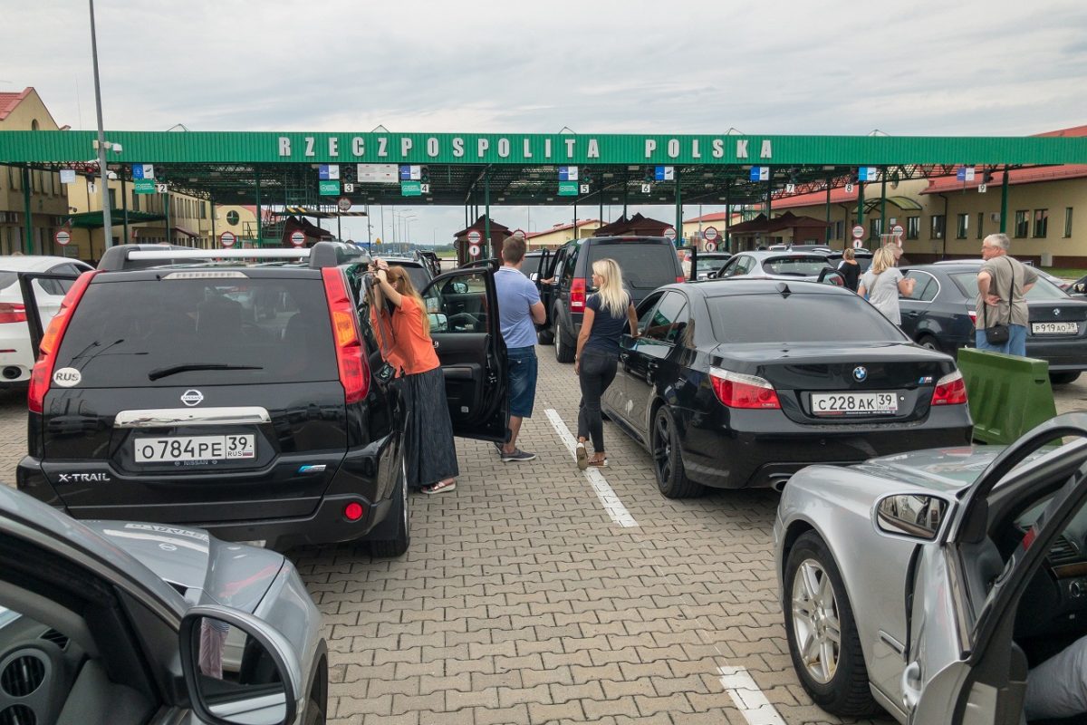 Súlyosbodik a helyzet: Lengyelország azt tanácsolja állampolgárainak, hagyják el Oroszországot