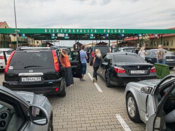 Súlyosbodik a helyzet: Lengyelország azt tanácsolja állampolgárainak, hagyják el Oroszországot