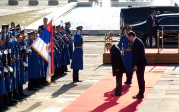 Hullámzó hangvételű beszélgetés zajlott Putyin és Macron között