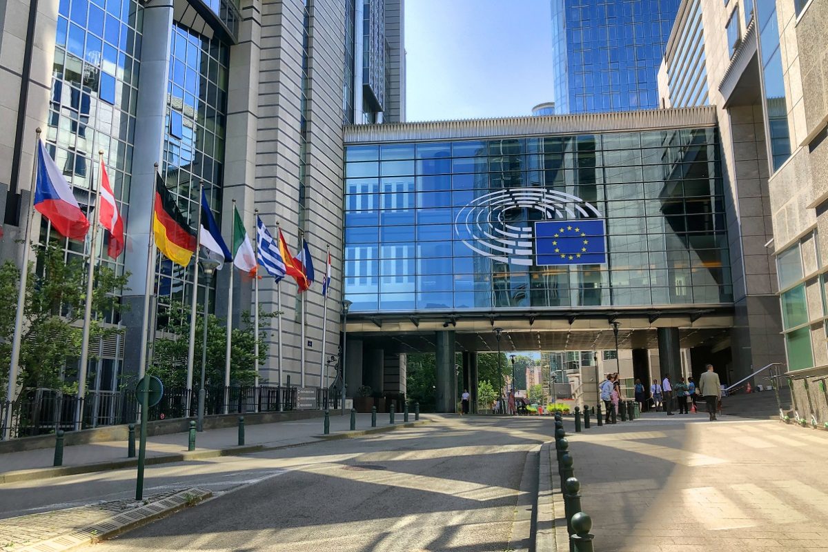 Árulás Brüsszelben: kémgyanúba keveredett egy EU-s tolmács Zelenszkij látogatása után