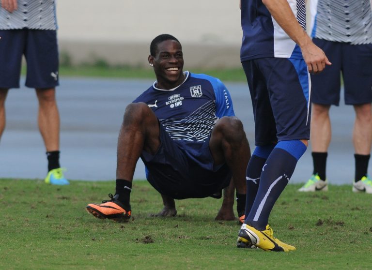 Aprópénzért futballozhat a balhés Mario Balotteli Spanyolországban