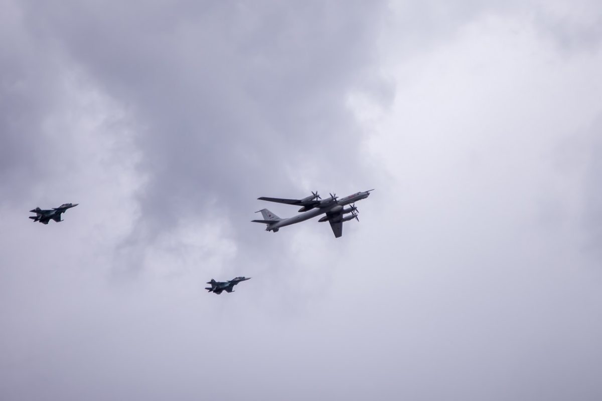 Az oroszok ellenséges légitámadást szimuláltak, félelmetes tűzerőt vonultattak fel