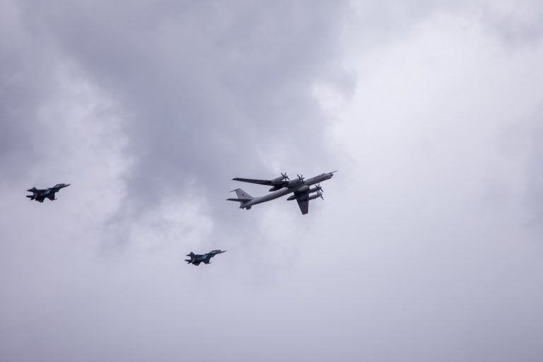 Az oroszok ellenséges légitámadást szimuláltak, félelmetes tűzerőt vonultattak fel