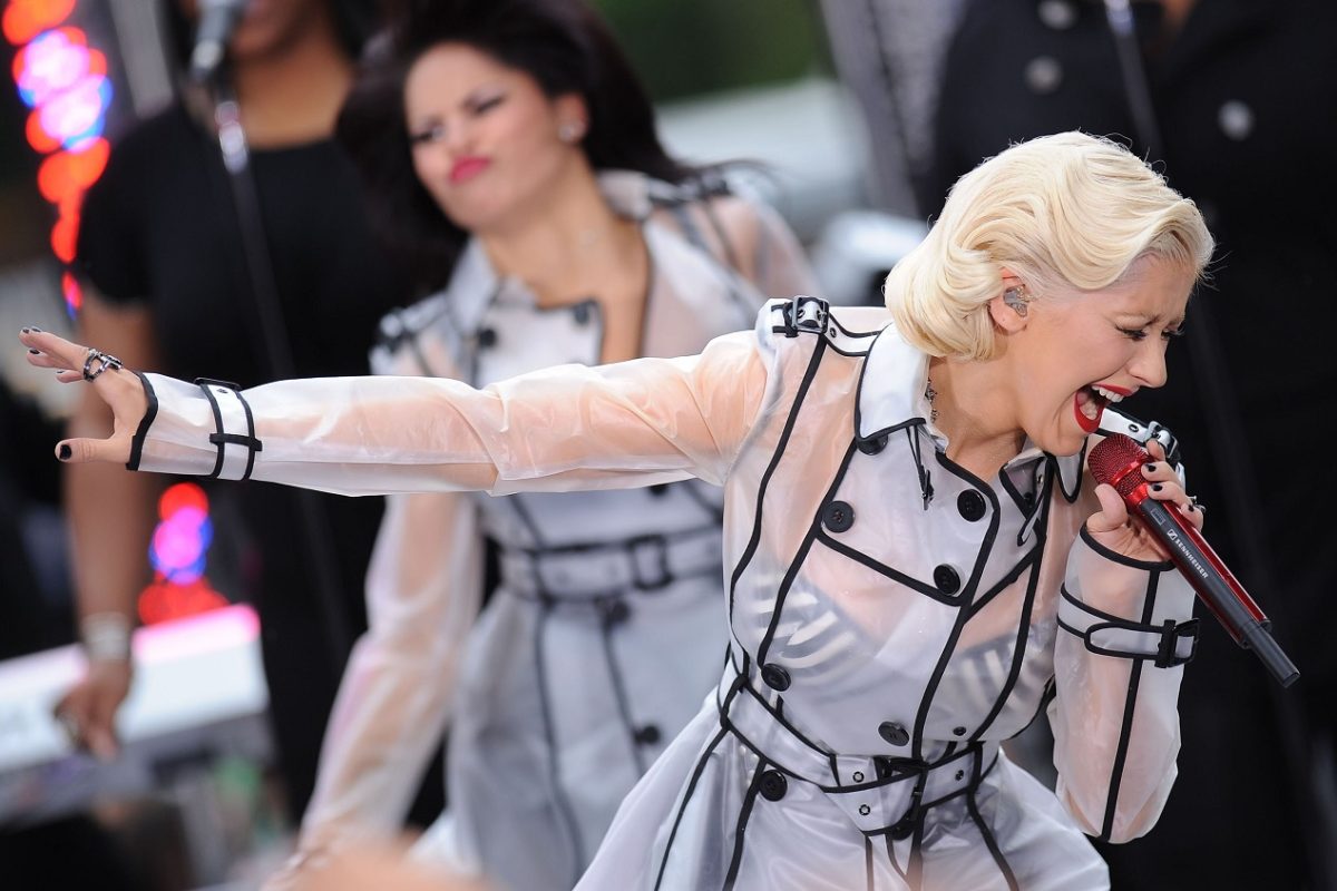 Christina Aguilera fehérneműs fotókkal sokkolta a rajongókat, a határokat feszegeti