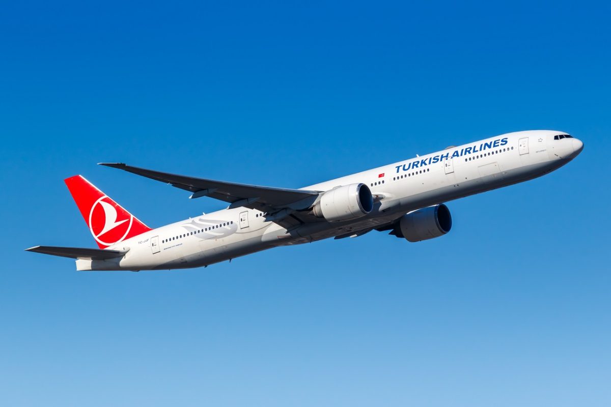 Repülés közben halt meg a Turkish Airlines egyik utasa, de nem találják a holttestet