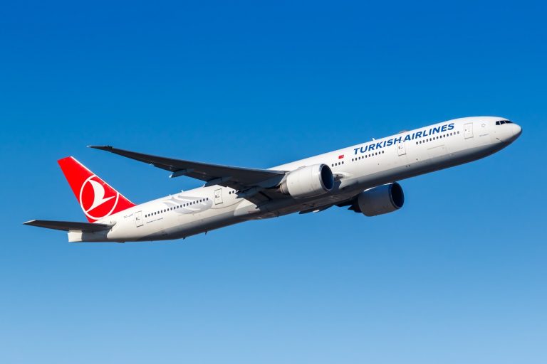 Repülés közben halt meg a Turkish Airlines egyik utasa, de nem találják a holttestet