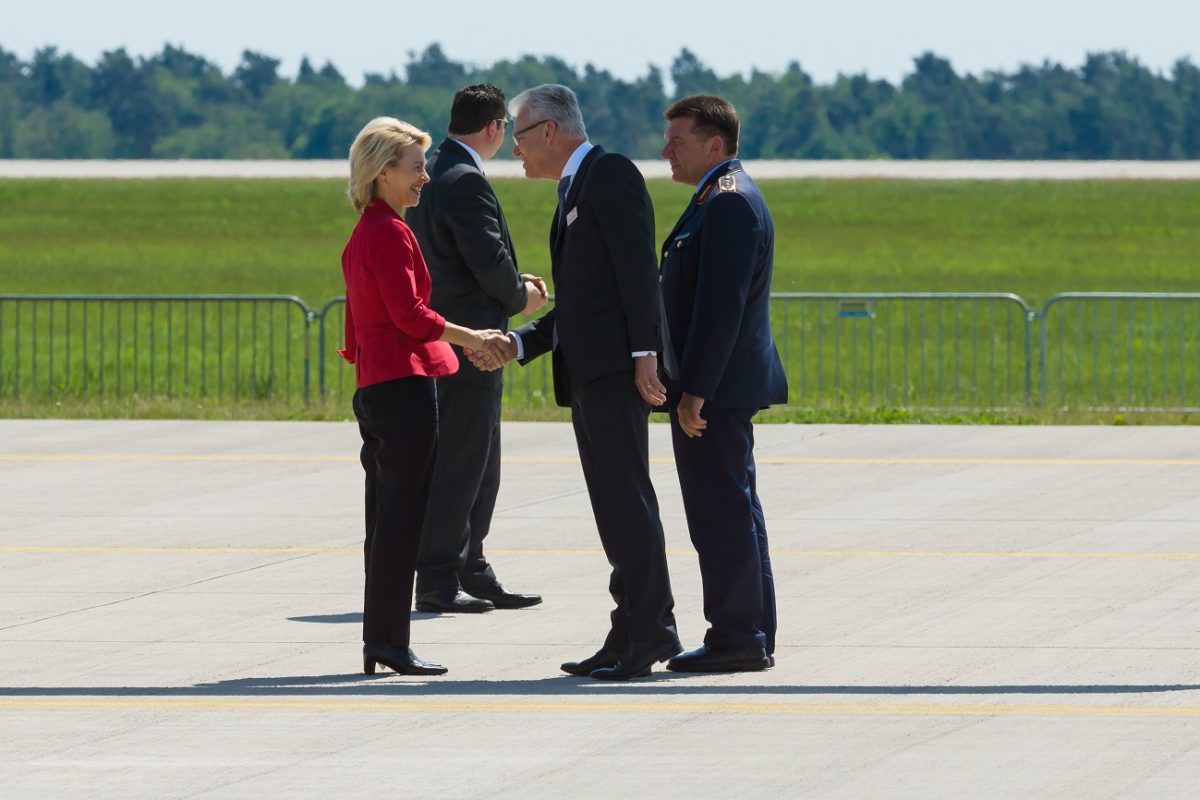 Komoly bajba kerülhet Ursula von der Leyen, bizalmi szavazást indíthatnak ellene