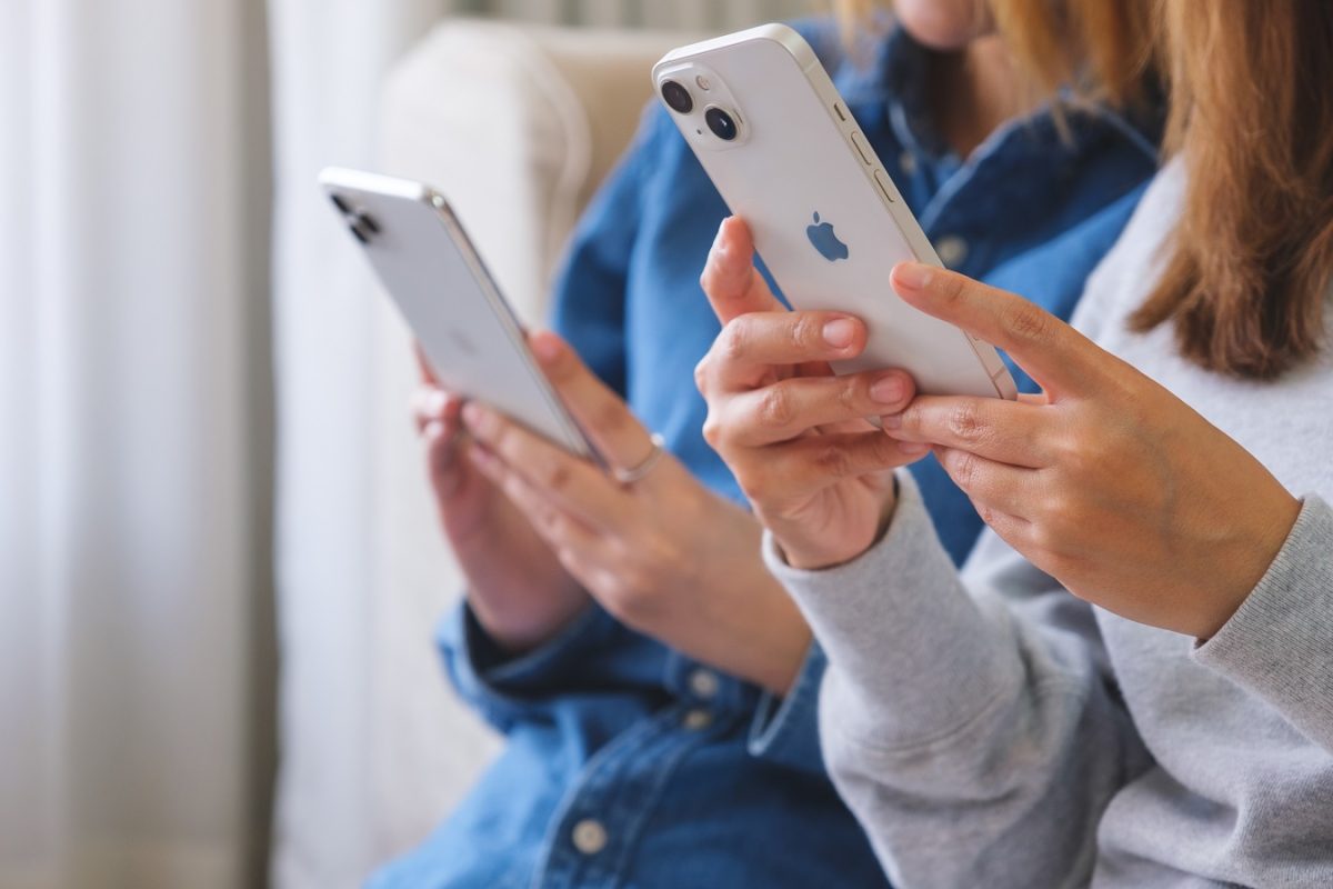 20 férfit használt ki egy nő, hogy lakáshoz jusson, iPhone-okat kért a randik után