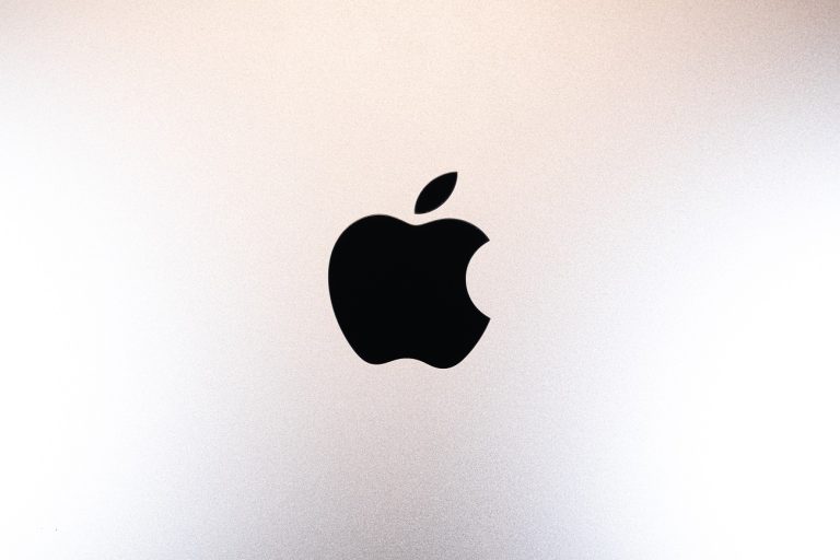 Tesztfázisba lépett az iPhone hajlítható mobilja, de nagyon drága lesz