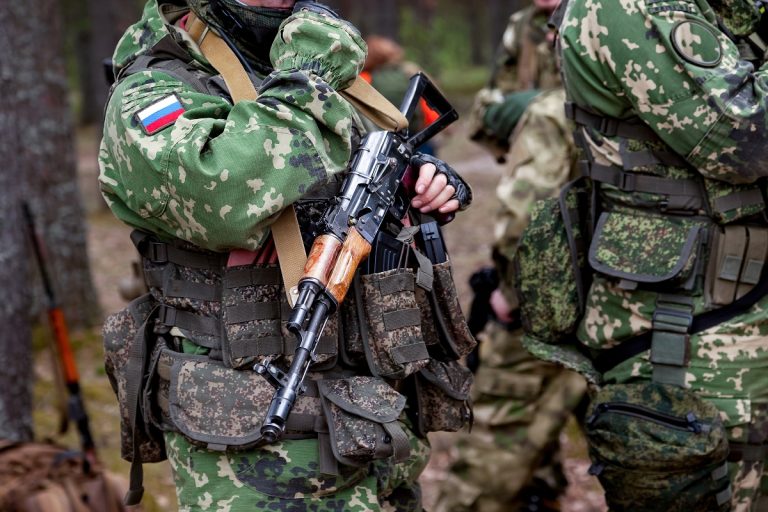 Több mint 210 ezer orosz állt szerződésbe az év első felében, hogy Ukrajnában harcoljon