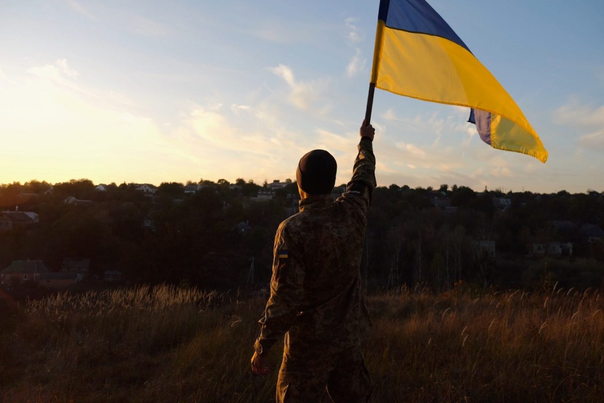 Zelenszkij aláírta a törvényt: a 60 év felettiek is csatlakozhatnak az ukrán hadsereghez